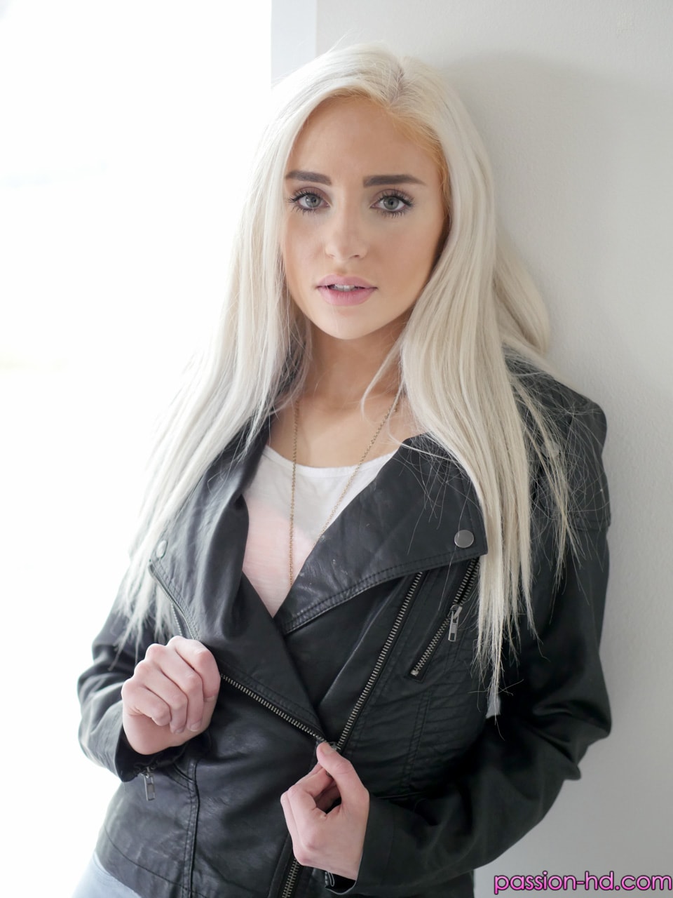 Passion HD 'Bewitching Blonde Babe' starring Naomi Woods (Photo 16)